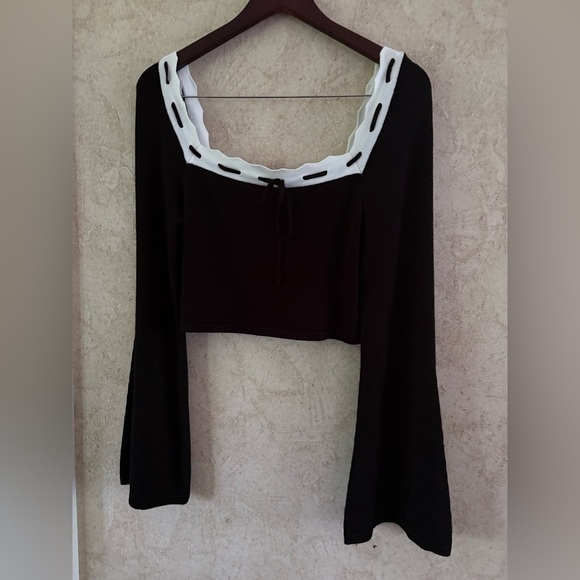 Paper Crane Tops - Paper Crane dee elly Crop Sweater Top(P2P 18” L 16”)